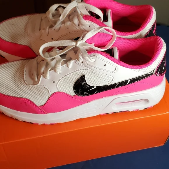Women's Nike Air Max Bella 5 Training Shoe/Size 9.5M/Pink,White,Black - Picture 1 of 6
